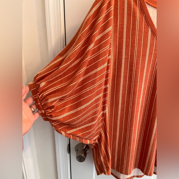 Lularoe Renee blouse - Picture 2 of 5